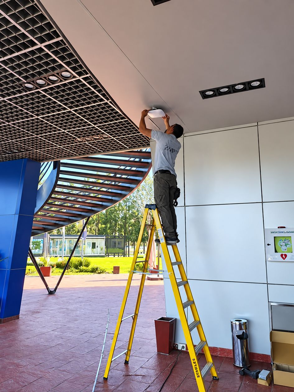 Instalación de infraestructura de red en el hipermercado Libertad de Rosario